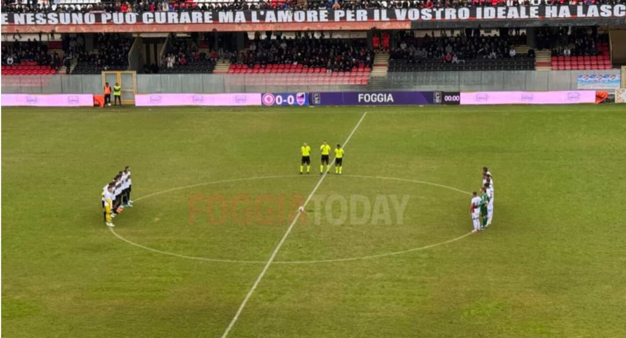 FOTO MINUTO DI SILENZIO FOGGIA CATANIA fonte foto foggiatoday
